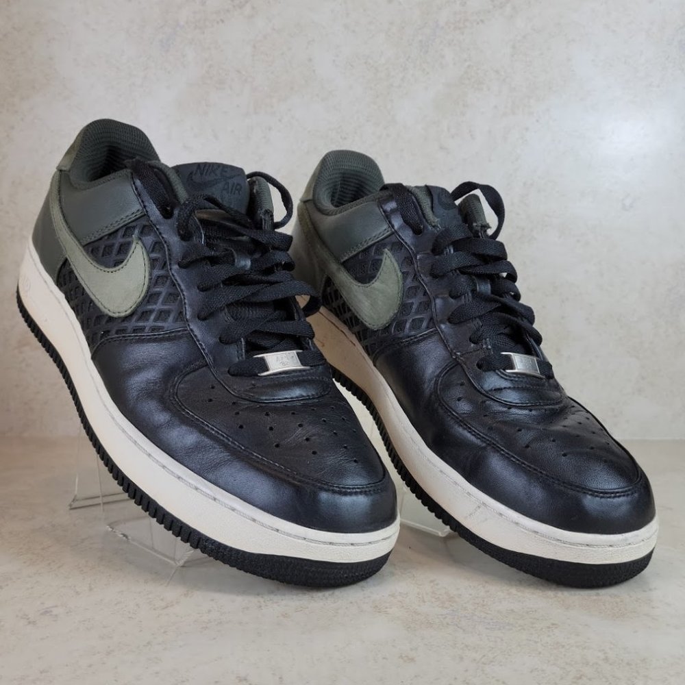 Nike Black and Gray Sneakers